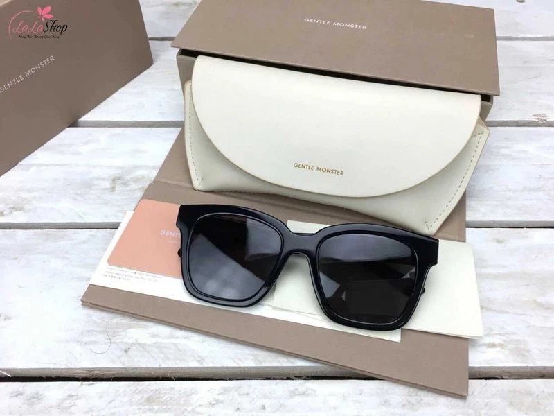 Nên chọn kính hợp với gương mặt của bạn gái