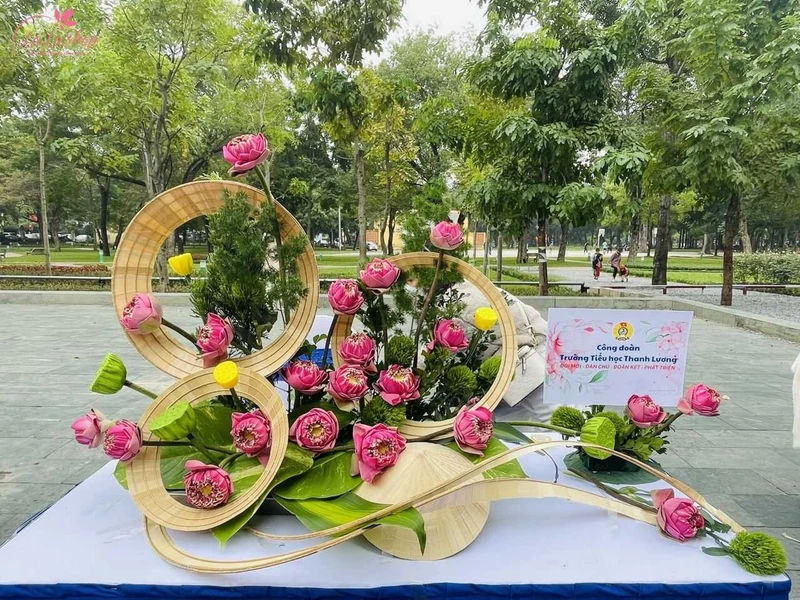 Người Phụ Nữ Lặng Thầm