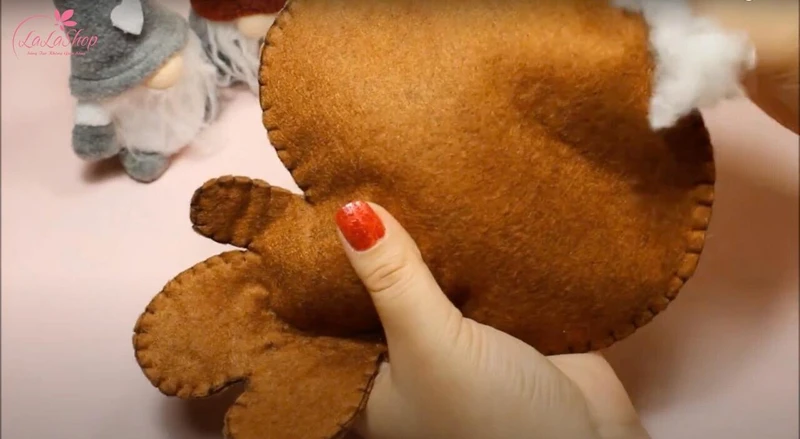 Nhồi bông trước khi khâu kín