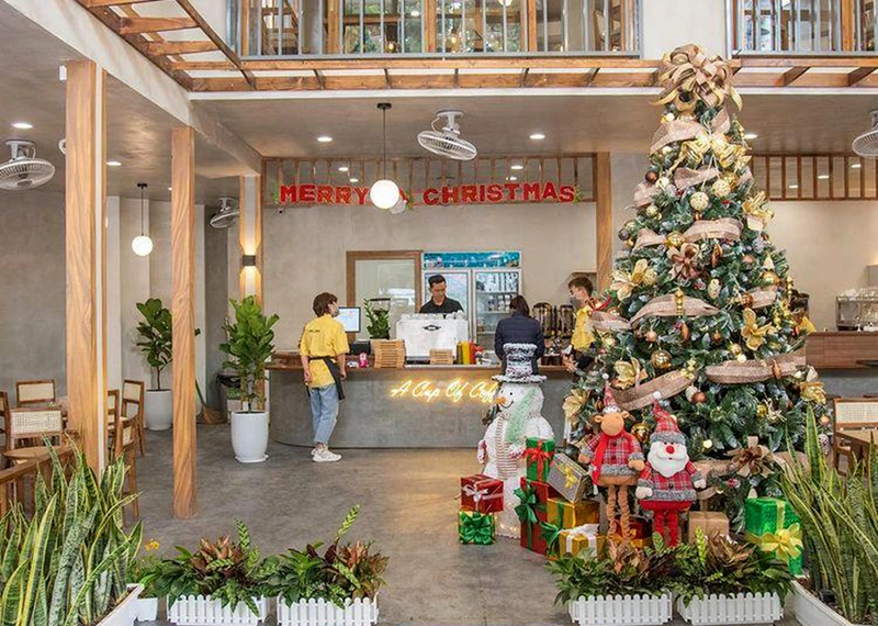 Những cây thông Noel trang trí đẹp nhất 2022 tại TPHCM