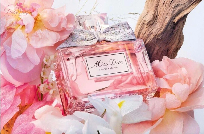 Nước hoa là món quà sang trọng và tinh tế, giúp vợ bạn thêm tự tin và quyến rũ