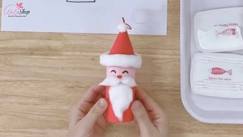 Ông già Noel bằng lõi giấy cực dễ các bé có thể làm được