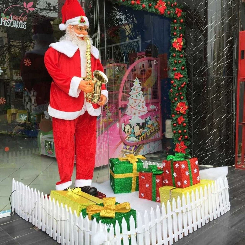 Trang trí quán cafe với ông già Noel