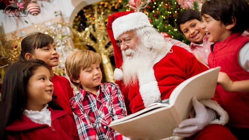 Ông già Noel là một biểu tượng mang lại những bài học giáo dục khích lệ trẻ em làm điều tốt