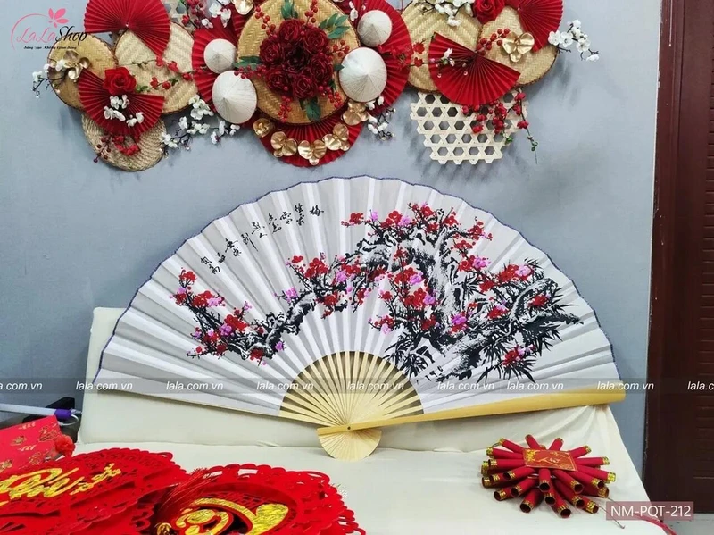 Quạt giấy có thể giúp gian hàng thêm thu hút hơn