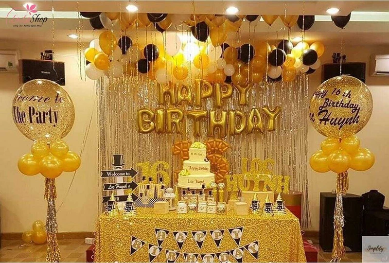 Rèm trang trí là một ý tưởng tuyệt vời khi trang trí sinh nhật cho bé gái