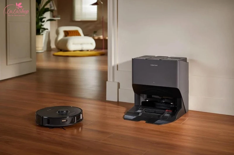Robot hút bụi giúp vợ tiết kiệm thời gian và công sức trong việc dọn dẹp nhà cửa