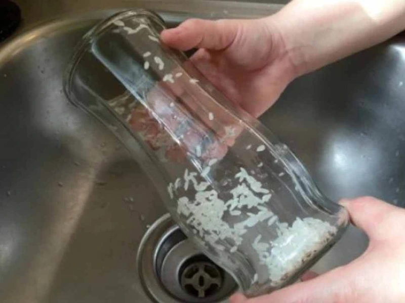 Cắm hoa đừng dùng nước lã, thêm thứ này vào hoa nở đều, rực rỡ chơi hết cả Tết