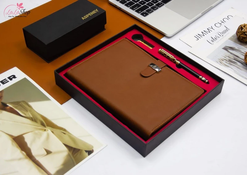 Set quà sổ tay và bút ký phù hợp cho những nhân viên làm việc với tài liệu