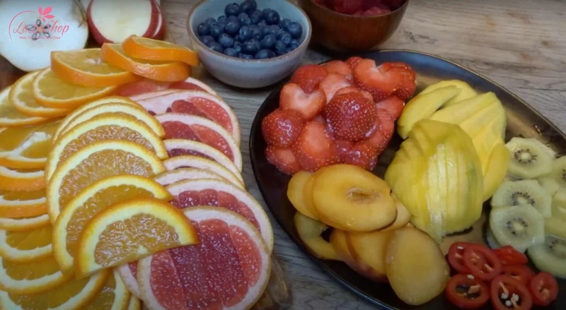 Sơ chế trái cây sạch sẽ