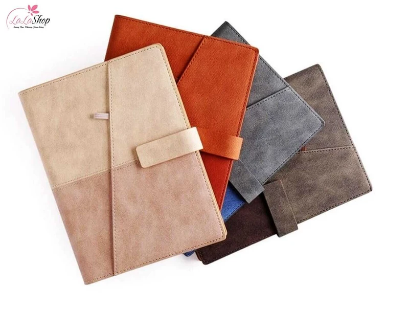 Sổ tay và bút cao cấp là những vật dụng thiết thực trong công việc hàng ngày