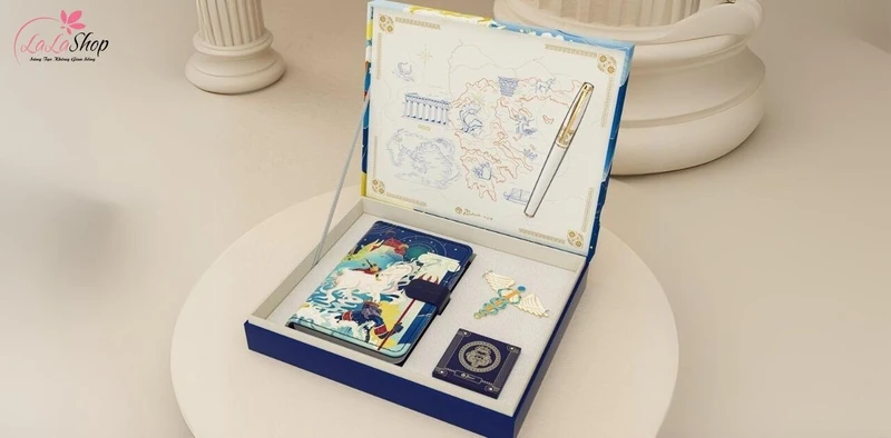 Sổ tay và bút là món quà tiện lợi giúp sếp ghi chú những thông tin quan trọng