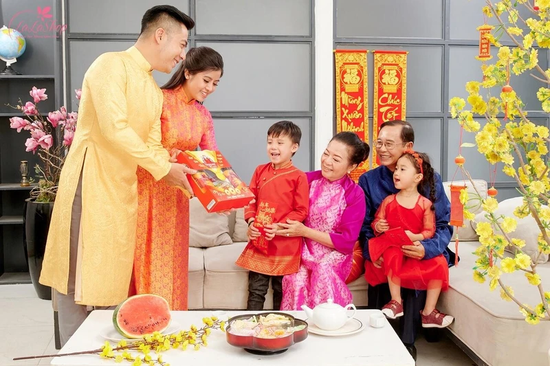 Tặng quà Tết thể hiện sự trân trọng và tinh tế trong mối quan hệ