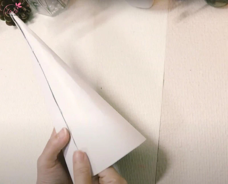 Tạo hình nón từ giấy bìa