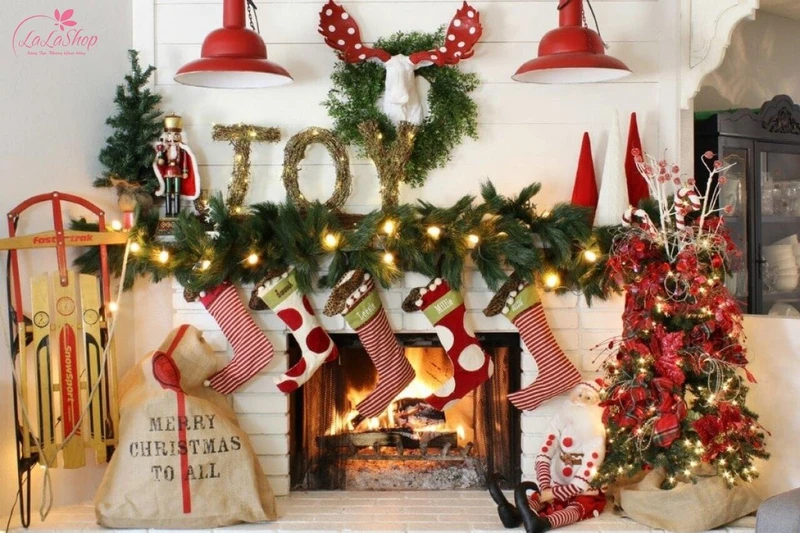 Tất Giáng sinh là phụ kiện trang trí vui nhộn và mang nhiều ý nghĩa