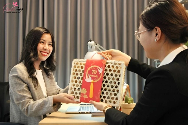 Tết Nguyên Đán là dịp để doanh nghiệp tri ân và xây dựng mối quan hệ với khách hàng