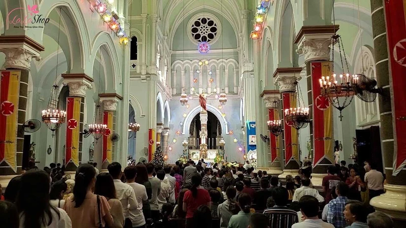 Thánh lễ Giáng sinh tại Nhà thờ Huyện Sỹ