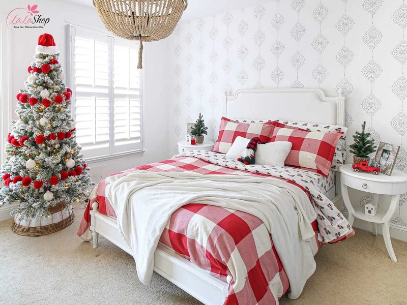 Thay đổi màu sắc ga trải giường cũng mang lại không khí Giáng sinh