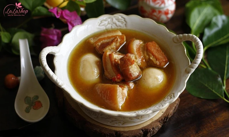 Thịt kho tàu là món ăn không thể thiếu vào ngày Tết của người miền Nam