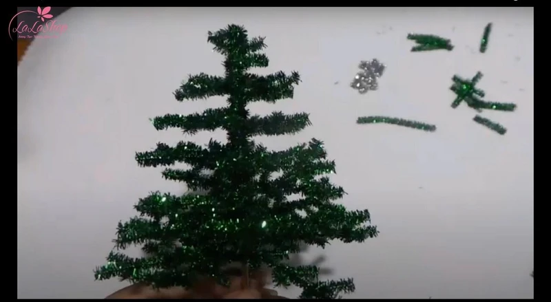 Thực hiện thao tác đến hết cây thông