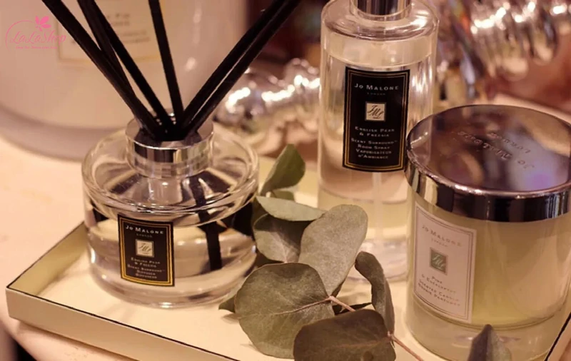 Tinh dầu thơm sẽ mang lại không gian làm việc thư giãn và thoải mái