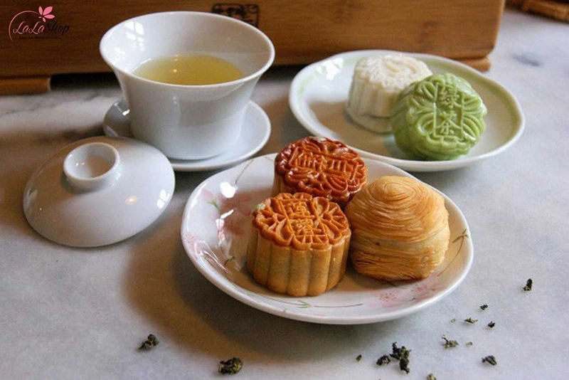 Trà giúp làm dịu vị giác và làm nổi bật hương vị của bánh Trung thu