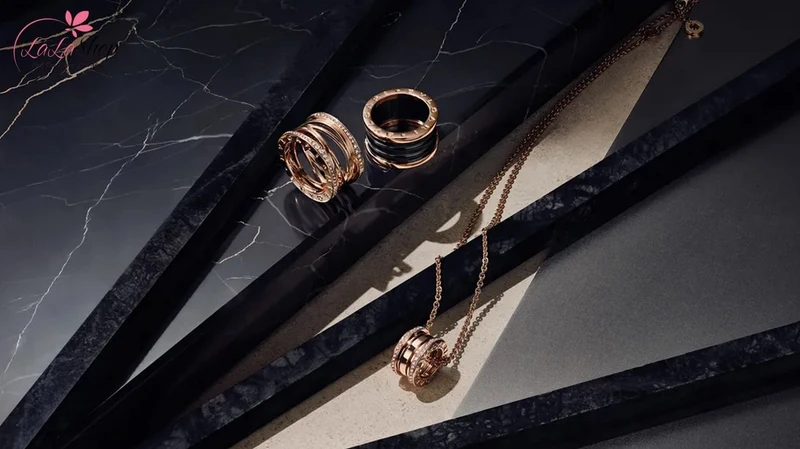 Trang sức là quà tặng tốt nghiệp hợp cho cả nam và nữ