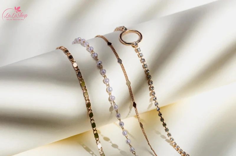 Trang sức sang trọng là món quà 8/3 đáng cân nhắc