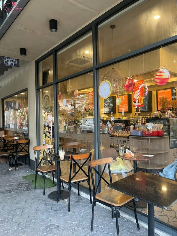 Trang trí decal cửa kính Honest Coffee