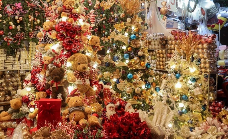 Trang trí Noel giúp thu hút khách hàng