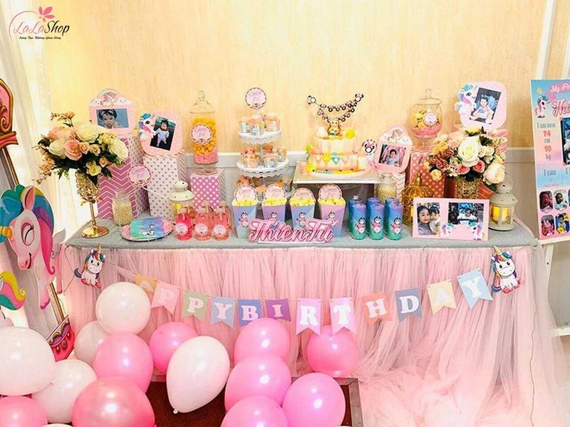 Bàn sinh nhật đầy hấp dẫn cho bé gái