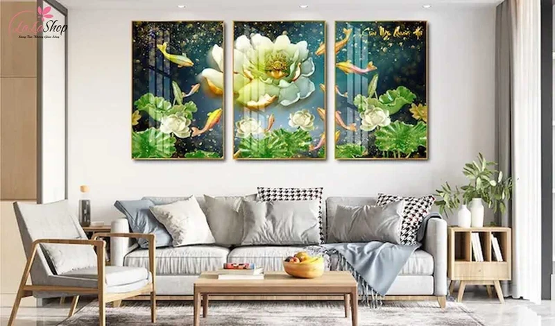 Tranh Cửu Ngư Quần Hội với hình ảnh 9 con cá chép bên cạnh hoa mẫu đơn rất tao nhã