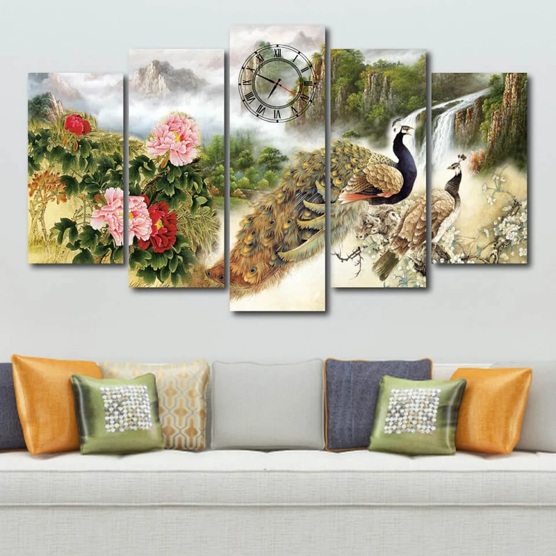 Tranh đôi chim Công và hoa mẫu đơn có ý nghĩa gì trong phong thủy?