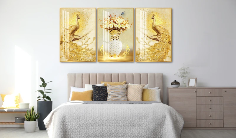 Tranh treo tường chim công và hoa mang đến sự hoà hợp, ấm áp
