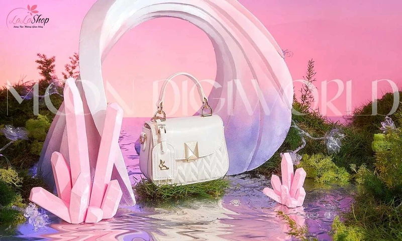 Túi xách có thiết kế thanh lịch giúp cô giáo mang theo vật dụng cần thiết