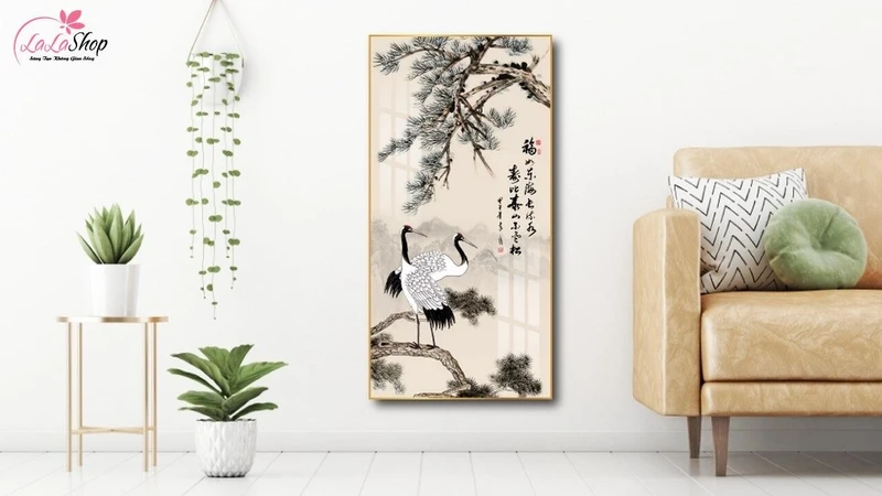 Tùy vào đối tượng khách hàng, bạn có thể chọn tranh treo tường phù hợp