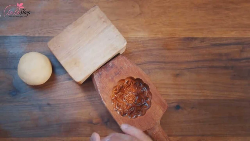 Tuỳ vào loại bánh trung thu để chọn được khuôn phù hợp