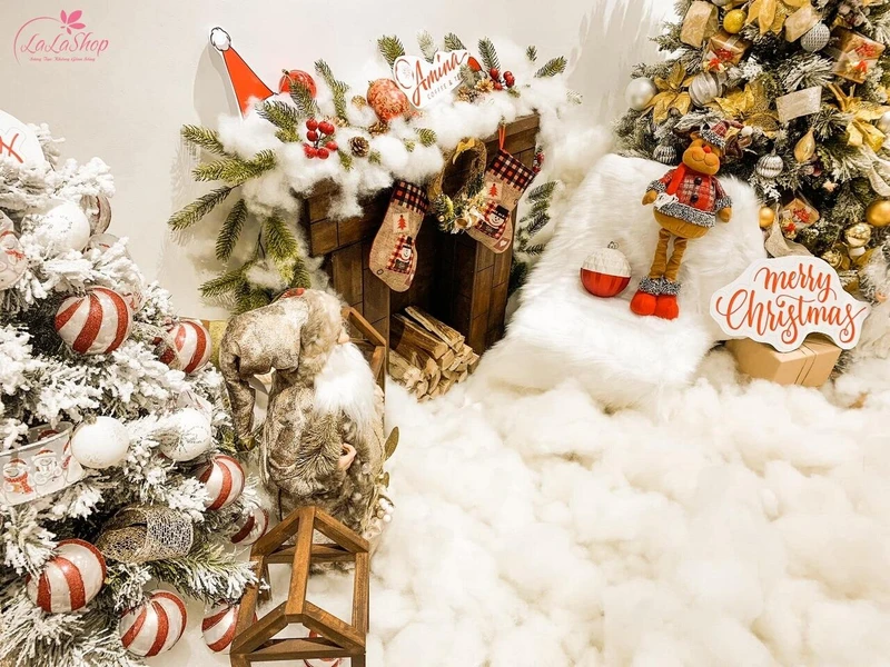 Tuyết giả giúp không gian mùa đông thêm phần chân thật hơn