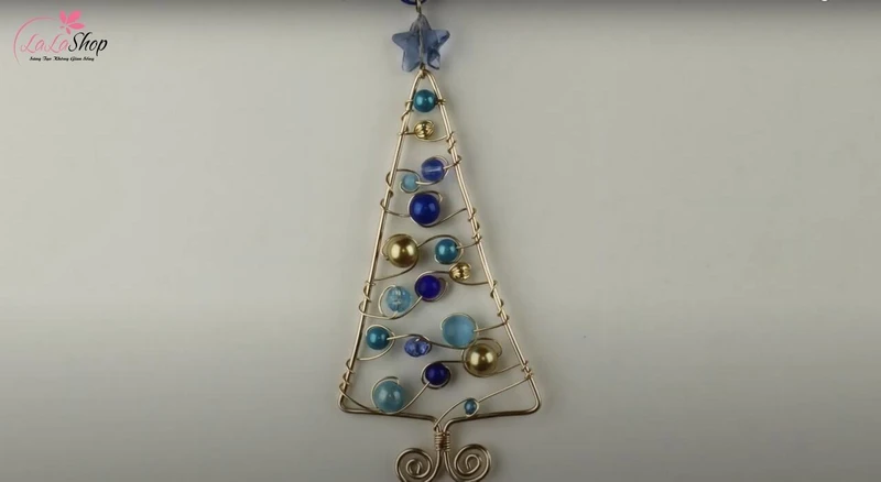 Uốn phần thân cây và trang trí ngôi sao