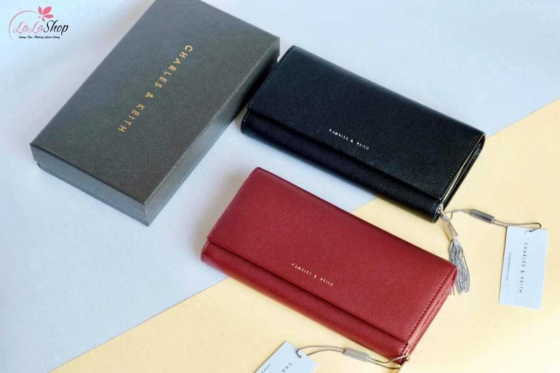 Ví cầm tay có thiết kế thanh lịch thích hợp để làm quà tặng