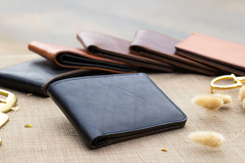 Ví da là món phụ kiện làm quà tốt nghiệp cho nam ấn tượng nhất