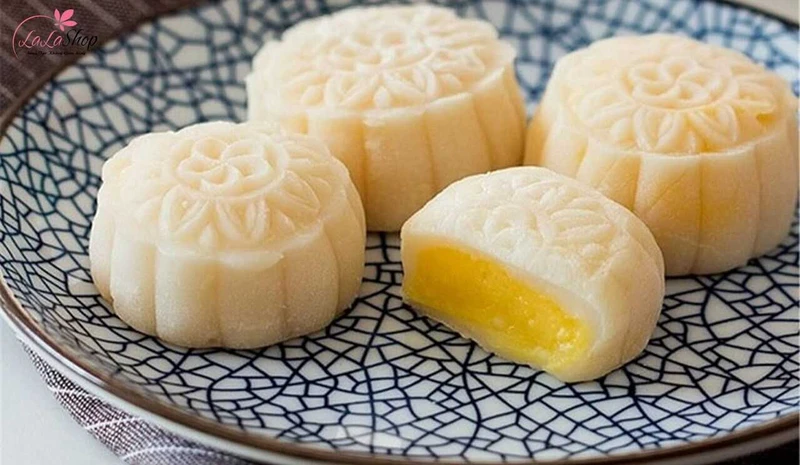 Vỏ bánh dẻo đạt chuẩn phải có màu trắng, không ngả vàng hoặc có đốm màu