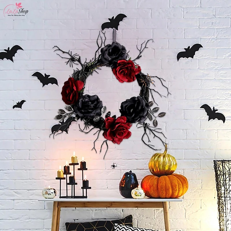 Vòng hoa Halloween giúp tăng thêm phần huyền bí cho không gian