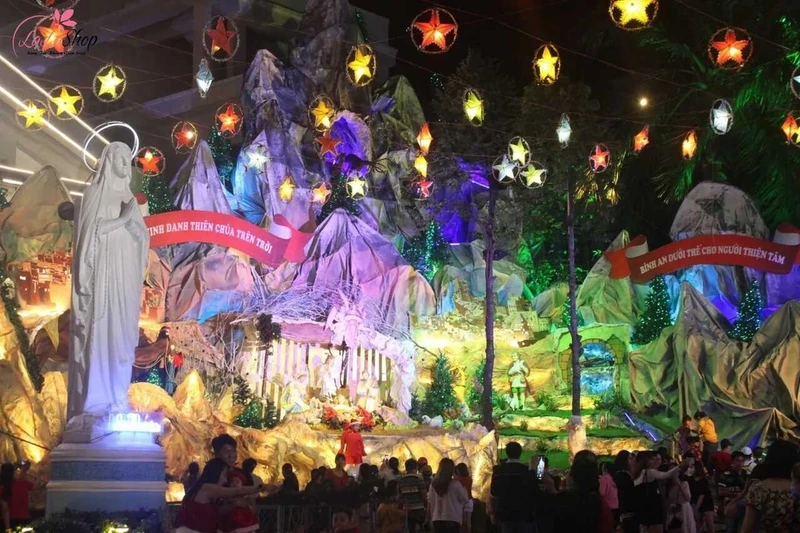 Xóm đạo Phạm Thế Hiển là thiên đường Noel