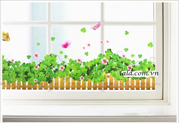 Chân tường xanh lá