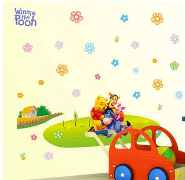 Decal dán tường gấu Pooh hạnh phúc