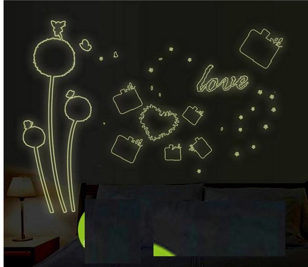 Combo (tú cầu hồng dạ quang +chữ love dạ quang + chân tường hoa cỏ 3)