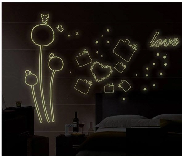 Combo (tú cầu hồng dạ quang +chữ love dạ quang + chân tường hoa cỏ 3)