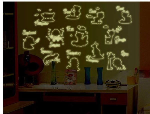 Decal dán tường vườn thú dạ quang