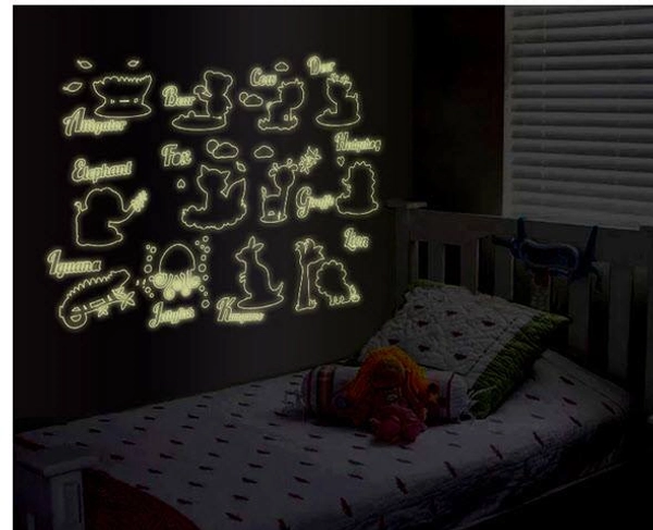 Decal dán tường vườn thú dạ quang